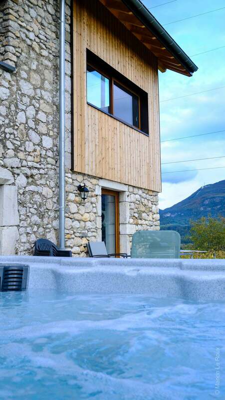 jacuzzi extérieur gîte proche Annecy