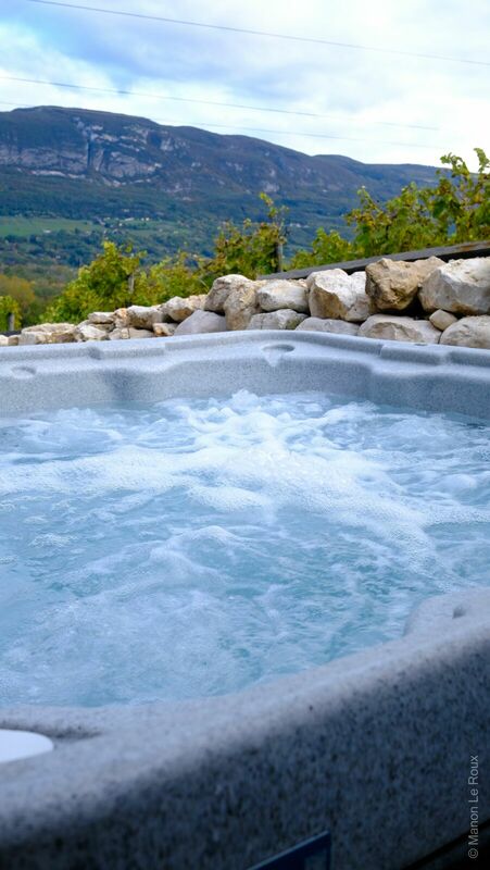 jacuzzi extérieur privatif gîte proche Aix les Bains